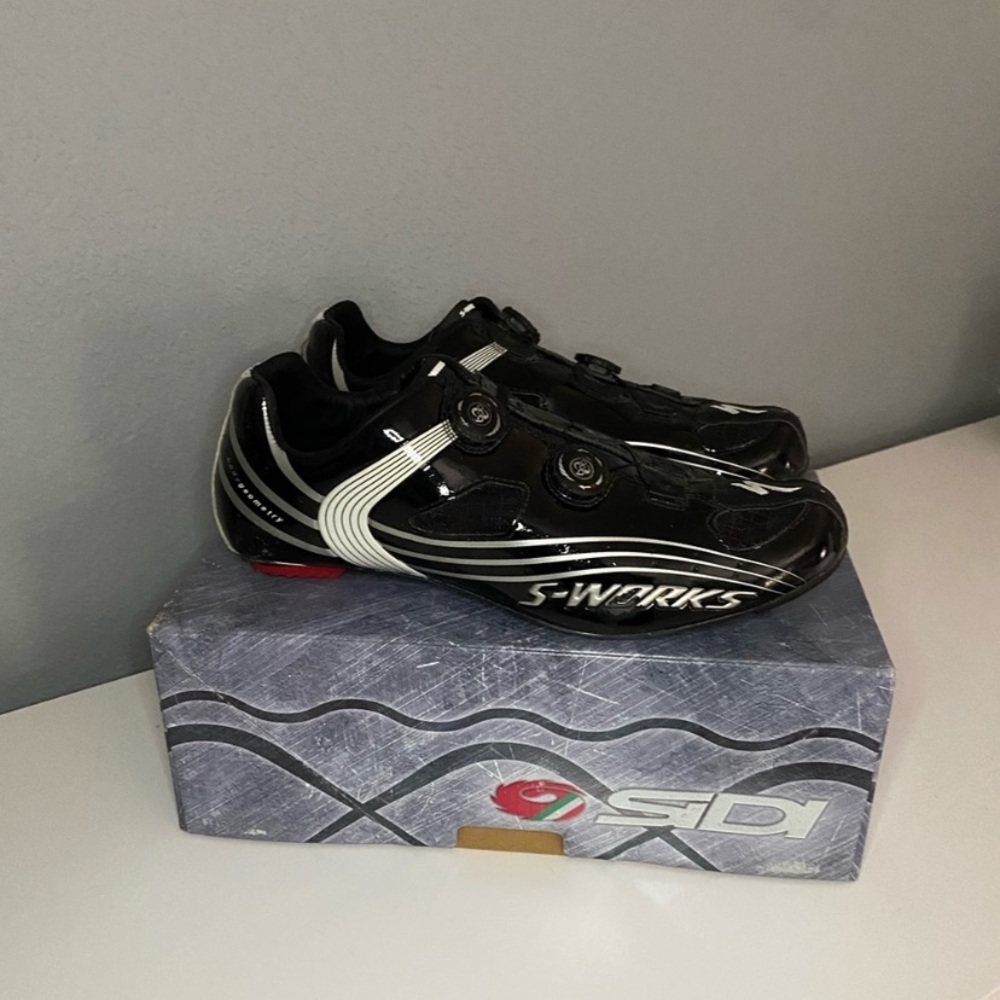 Specialized carbon fiber cycling shoes